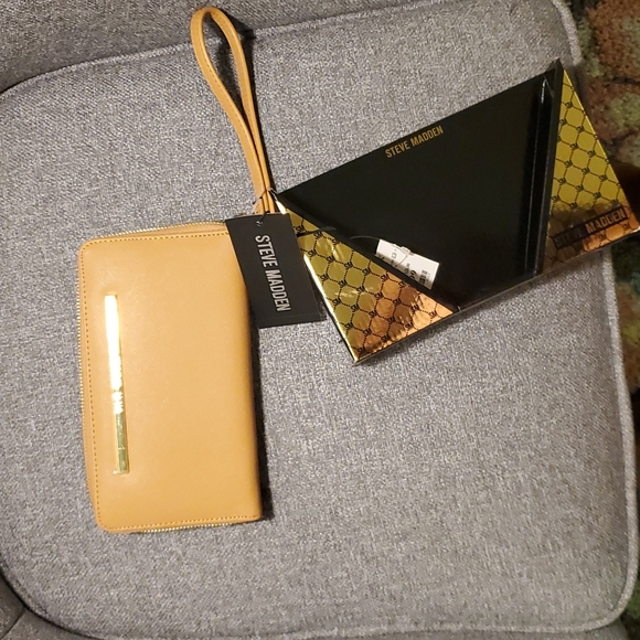 Tan Steve Madden Zipper Wallet - Picture 5 of 11